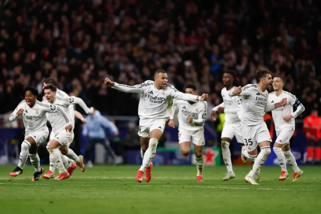 فرحة لاعبي ريال مدريد بعد تأهلهم إلى نصف نهائي دوري أبطال أوروبا