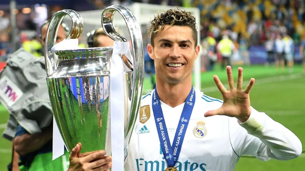 رونالدو يخطف الأضواء.. ريال مدريد يدرس إعادته قبل الصيف