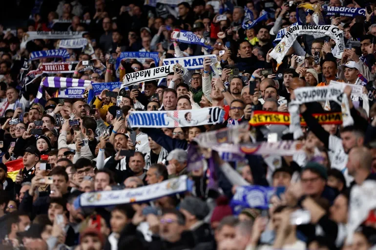 قيمة تذكرة مباراة ريال مدريد وأرسنال تصل إلى 450 يورو (رويترز)